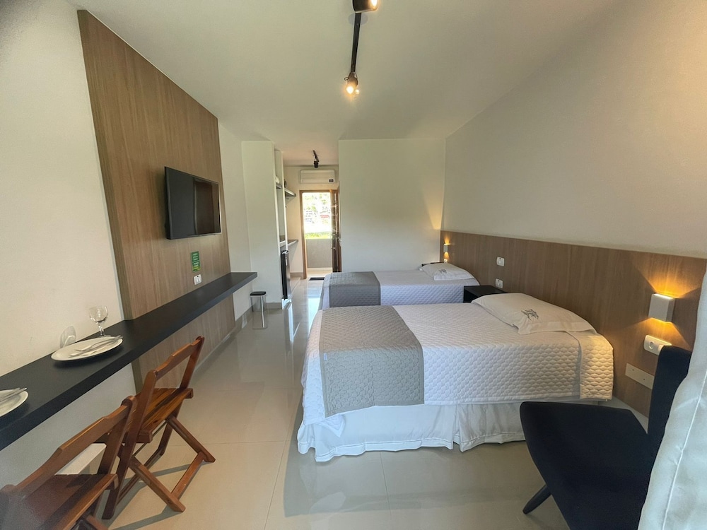Twin Room, 2 Twin Beds, Lanai, Pool View photo 1