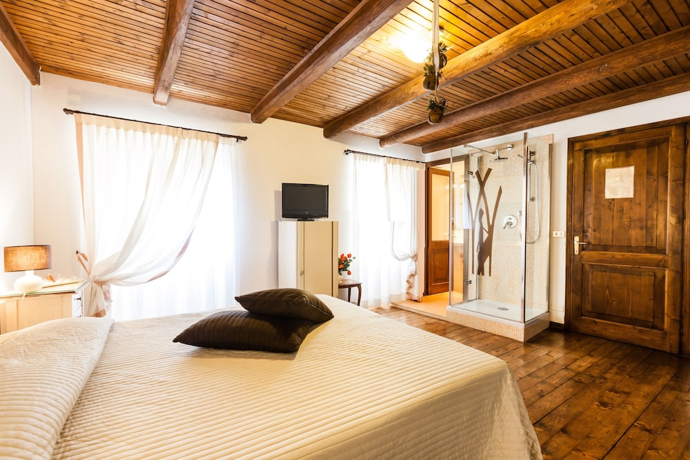 Honeymoon Double Or Twin Room, Pool View photo 1