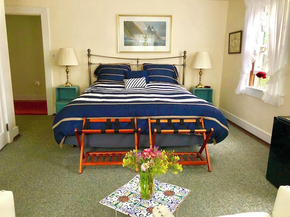 2 Bedroom Suite, Queen and Single Twin