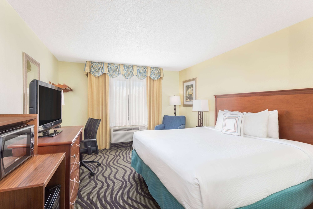 Room, 1 King Bed, Accessible, Non Smoking (Third Floor) - Photo 1