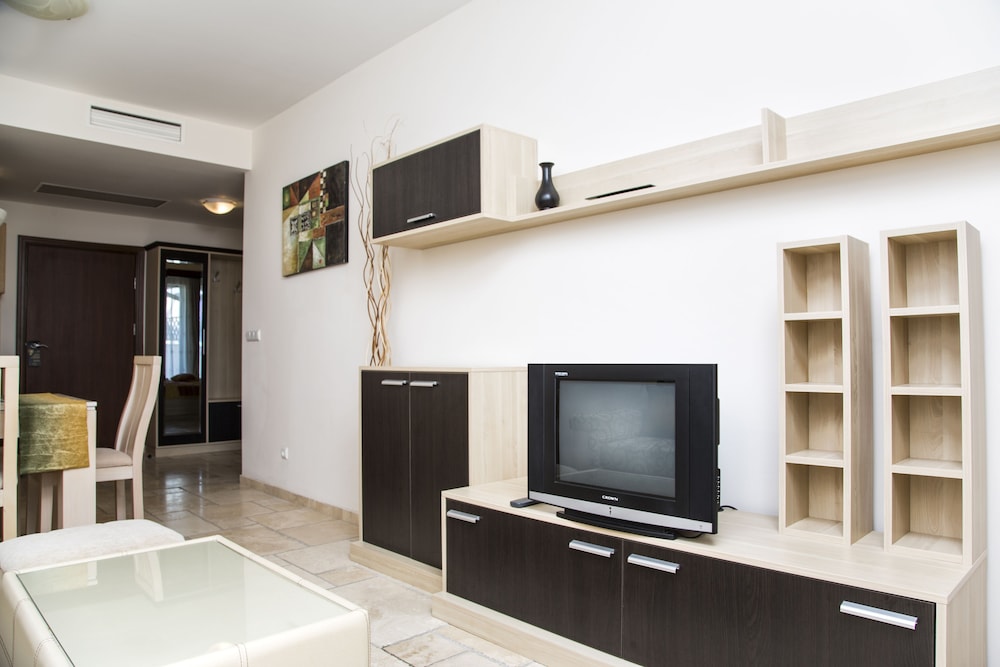 Comfort Suite, 1 Bedroom, Kitchenette, Poolside