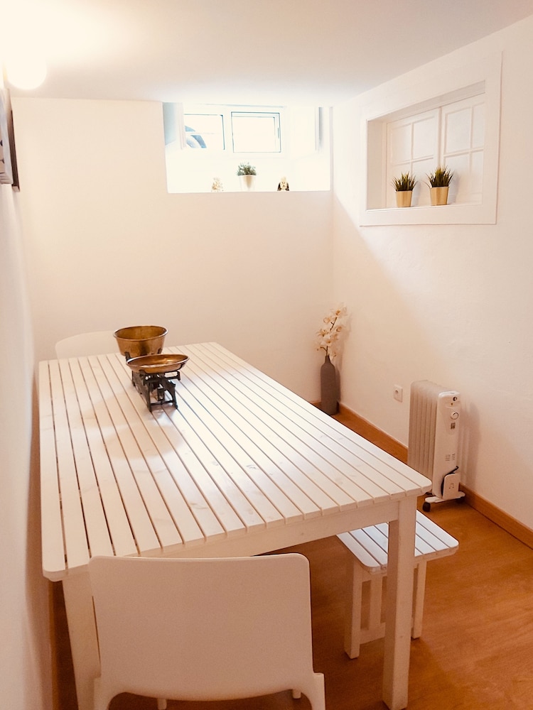 Basement Suite - Photo 2