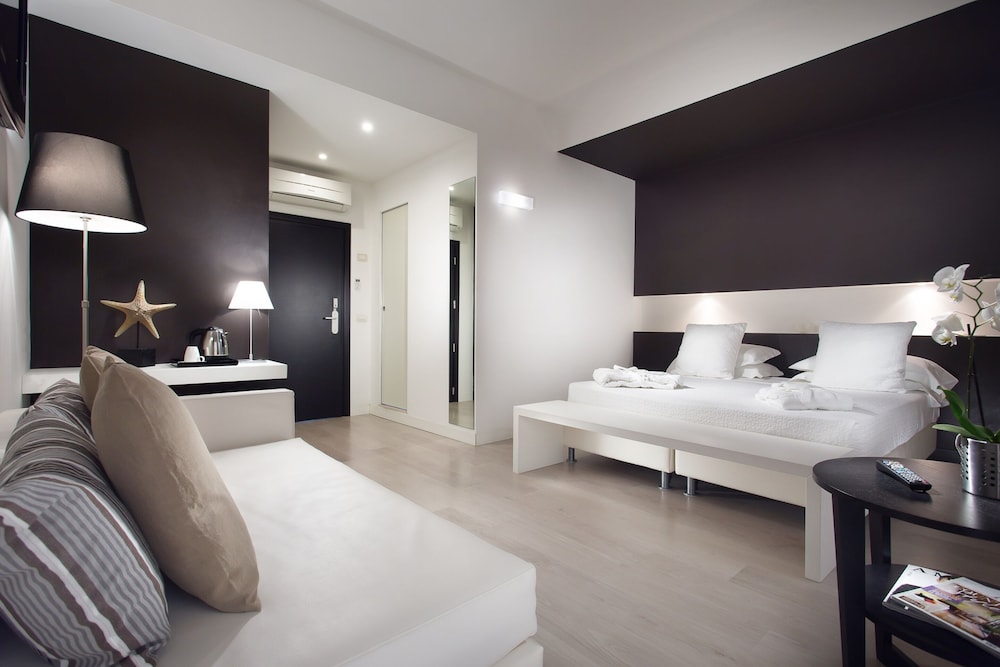 Deluxe Double or Twin Room photo 1