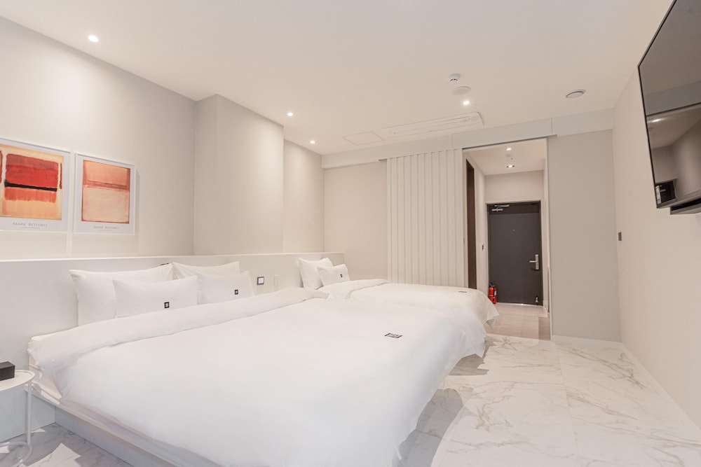 Deluxe Twin Room - Photo 10