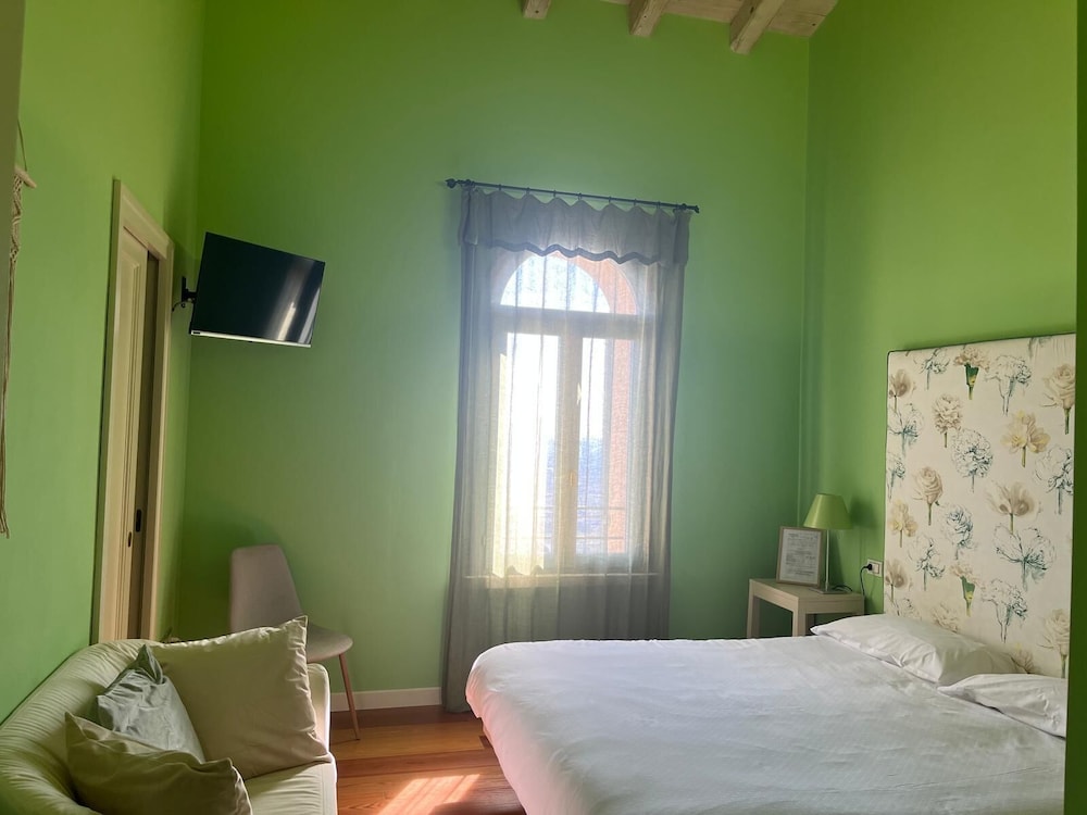 Deluxe Room, 1 Double Bed, Hill View