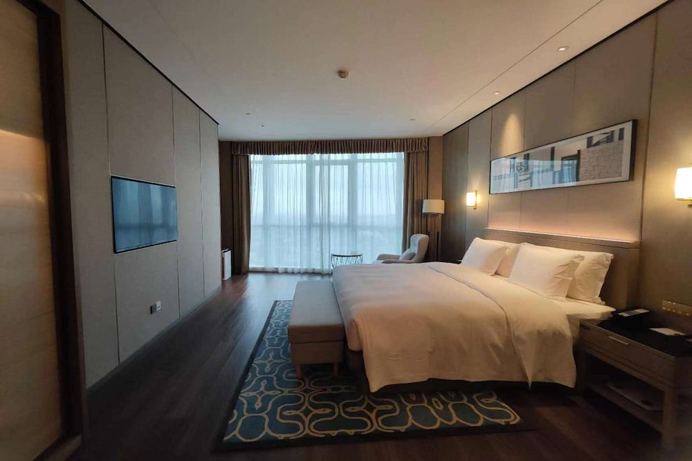 Executive Suite, 1 King Bed, Non Smoking