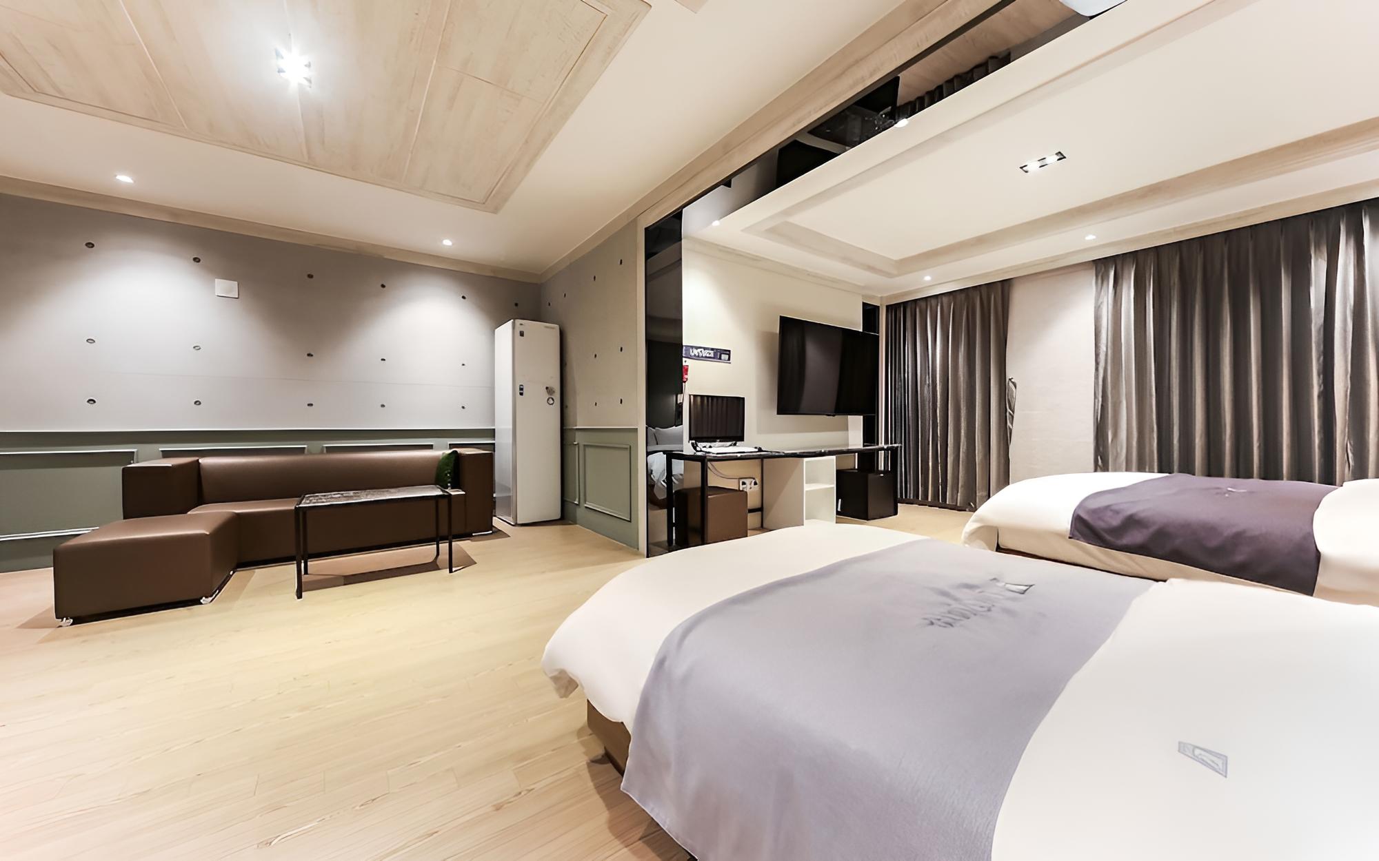 Room (Twin Standard) - Photo 4
