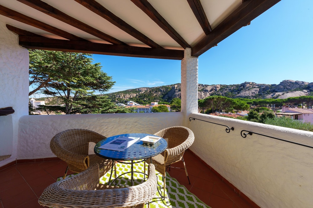 Family Room, Kitchen, Partial Sea View