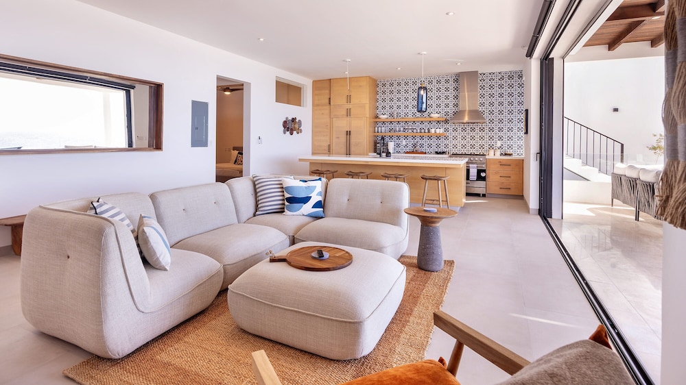 Premium Condo photo 3