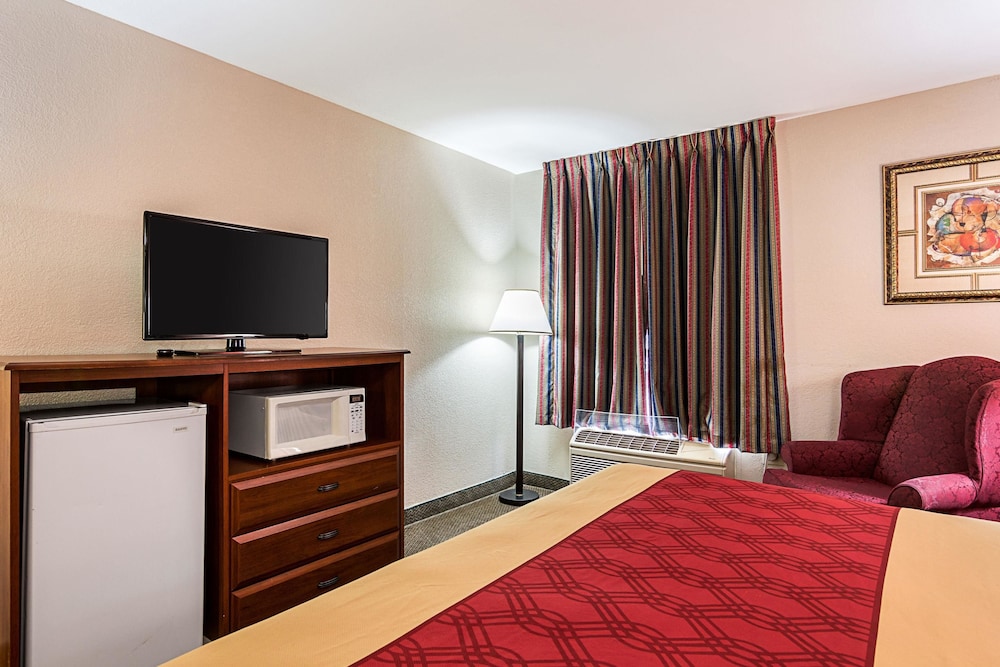 Room, 1 King Bed, Accessible, Non Smoking - Photo 3
