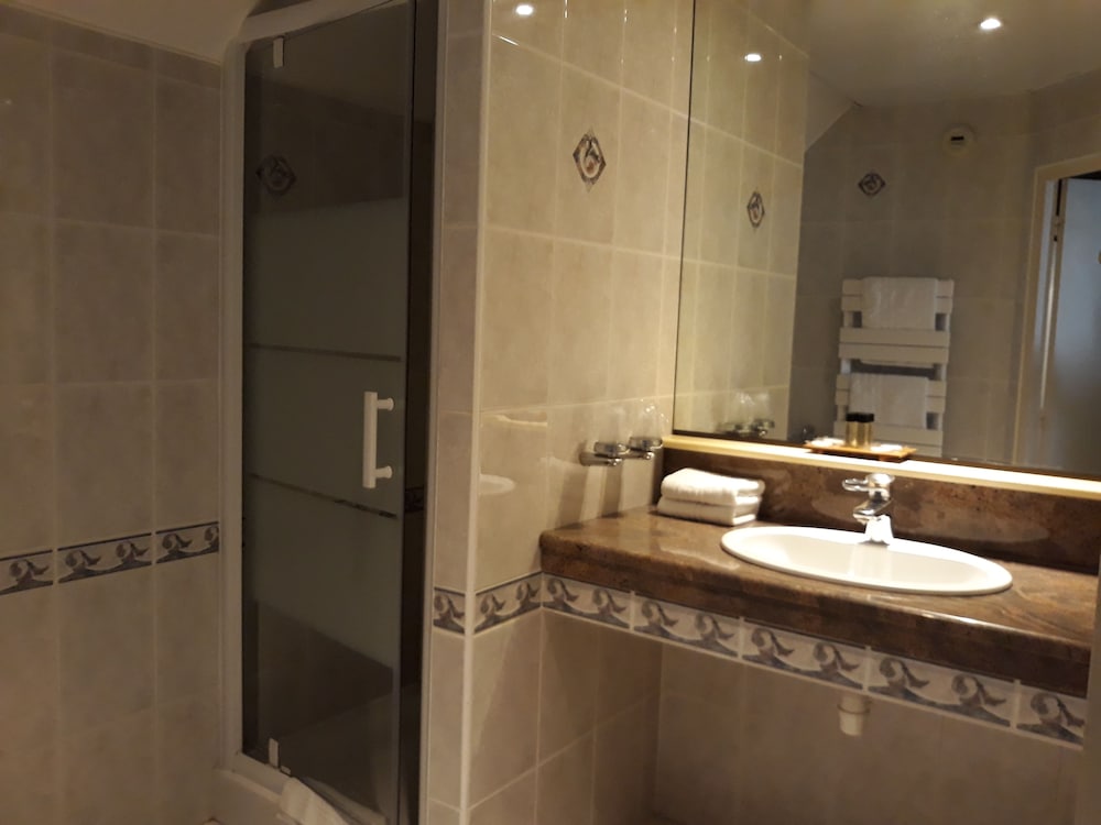 Superior Double or Twin Room - Photo 11