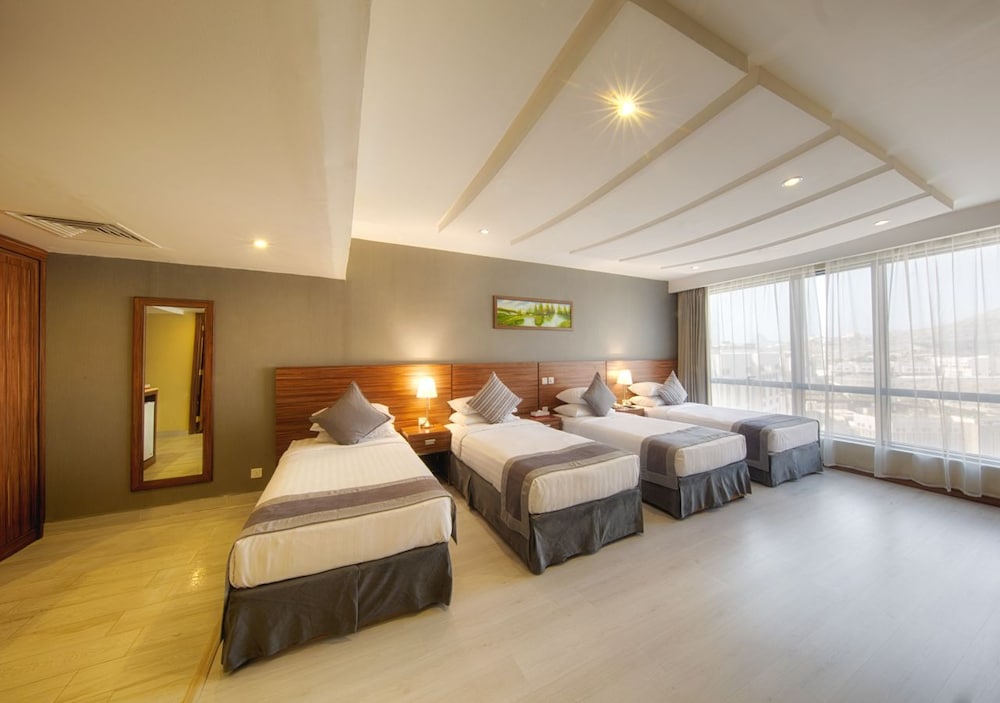 Standard Quadruple Room , Side Haram View photo 3