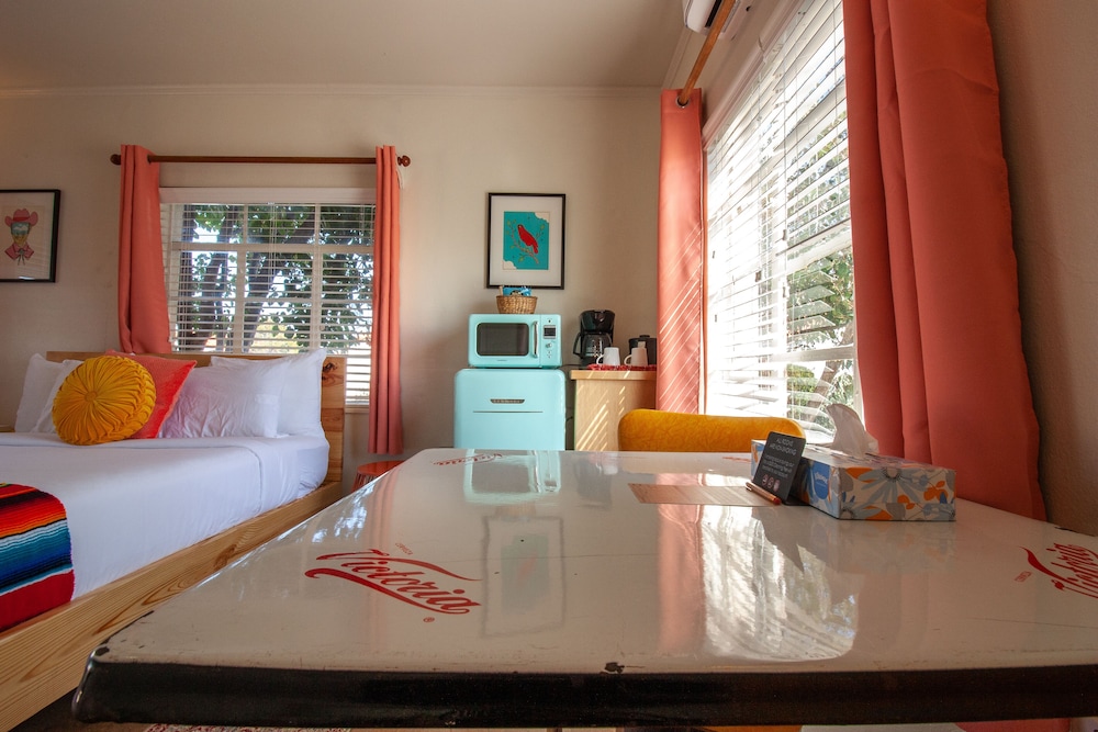 Deluxe Single Room, 1 Queen Bed, Courtyard View, Courtyard Area photo 3