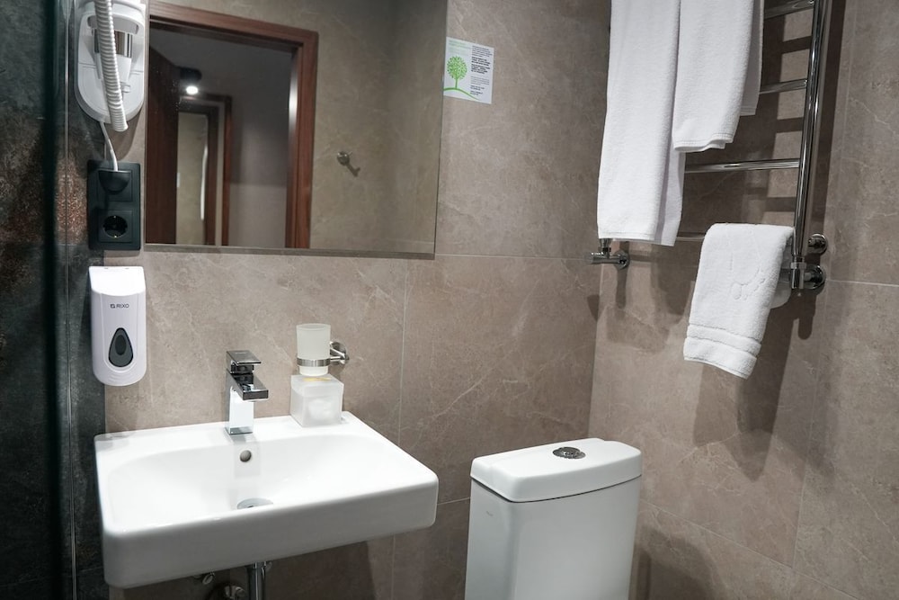 Classic Twin Room, City View