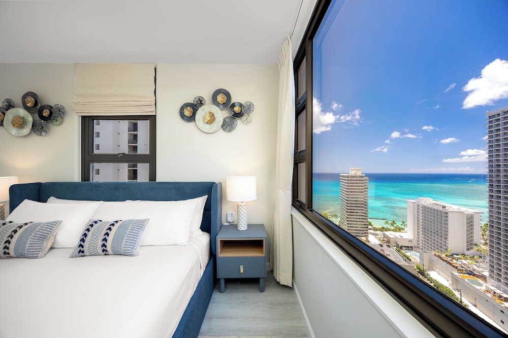 Premium Remodeled Condo with Ocean View and Parking: Premium Suite, 1 King Bed, Air conditioning, Ocean View (0194) photo