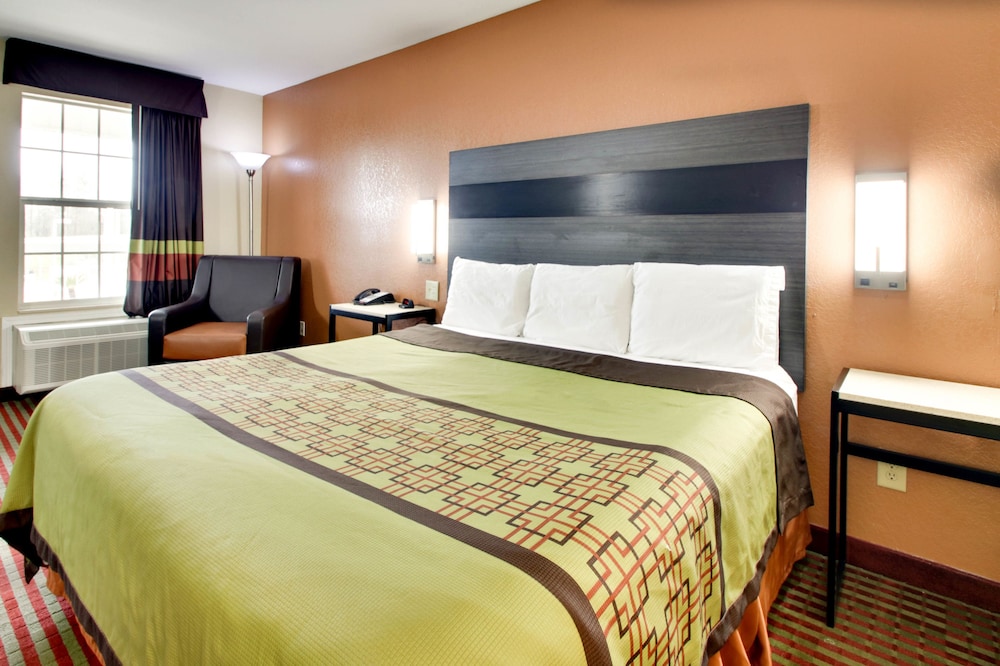 Standard Room, 1 King Bed, Non Smoking - Photo 5