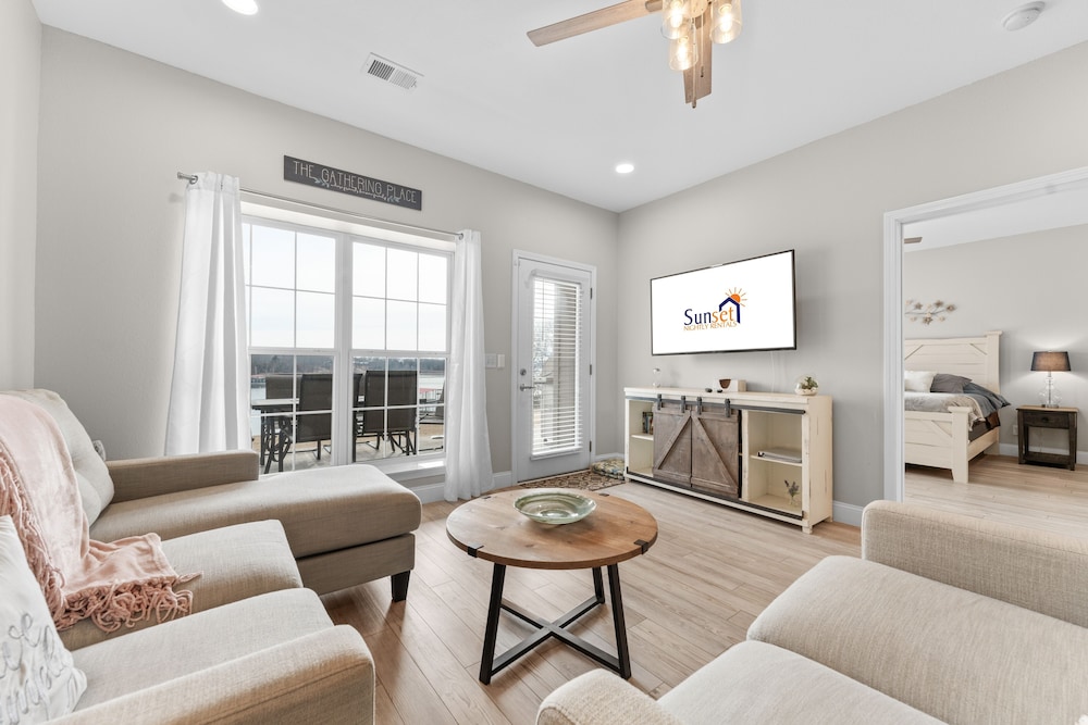 Condo, 3 Bedrooms