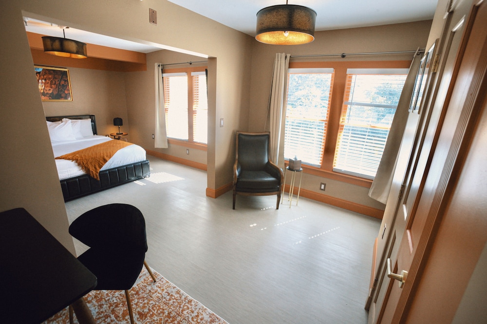 King Suite (Mule) photo 3