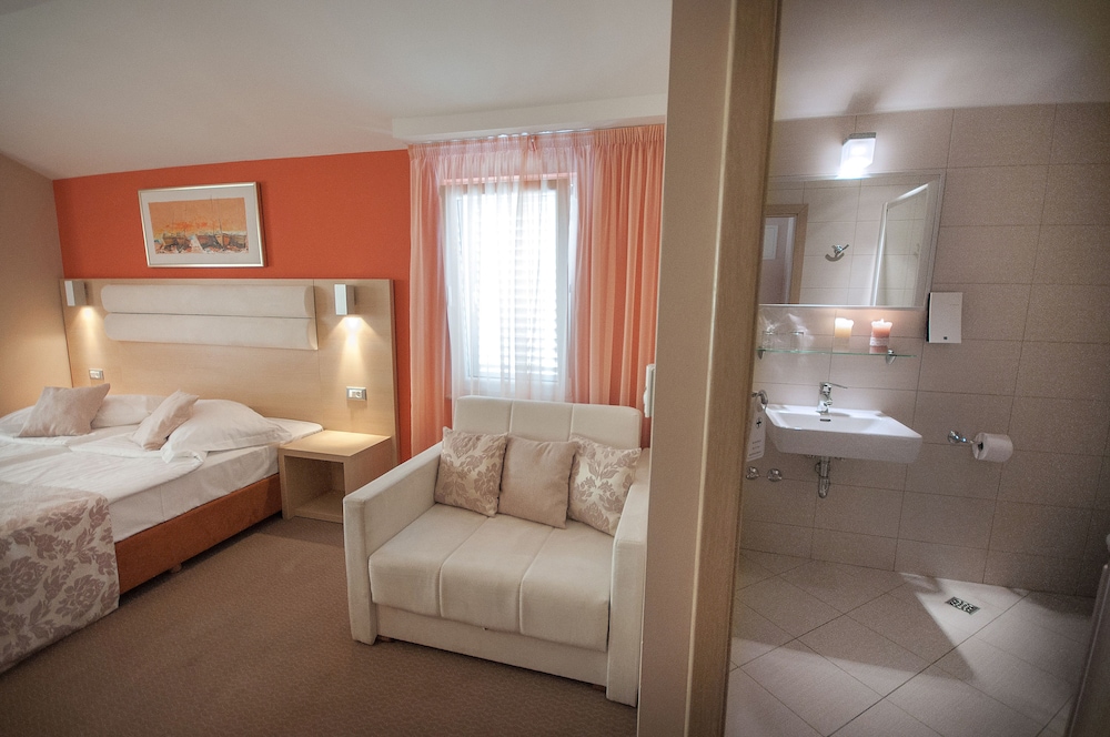 Twin Room, Balcony, Mountain View - Photo 2