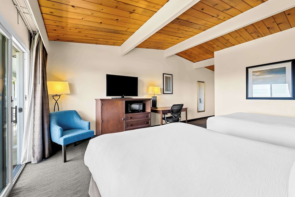 Standard Room, 2 Queen Beds, Refrigerator, Partial Ocean View