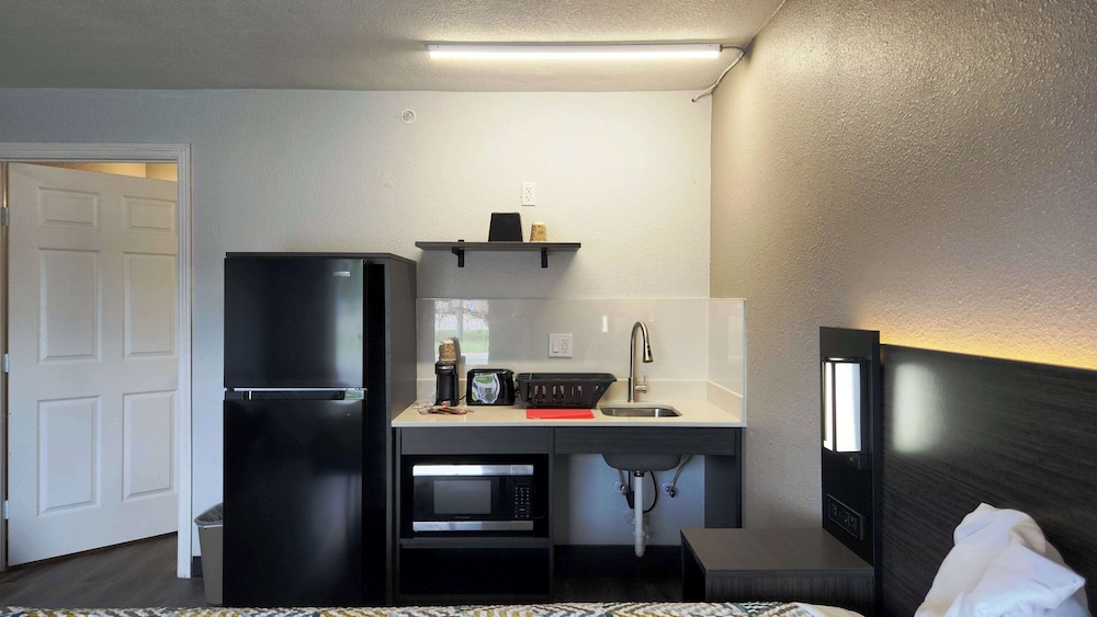 Standard Room, 1 Double Bed, Non Smoking, Kitchen - Photo 7