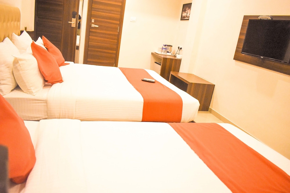 Superior Triple Bed Room - Photo 7
