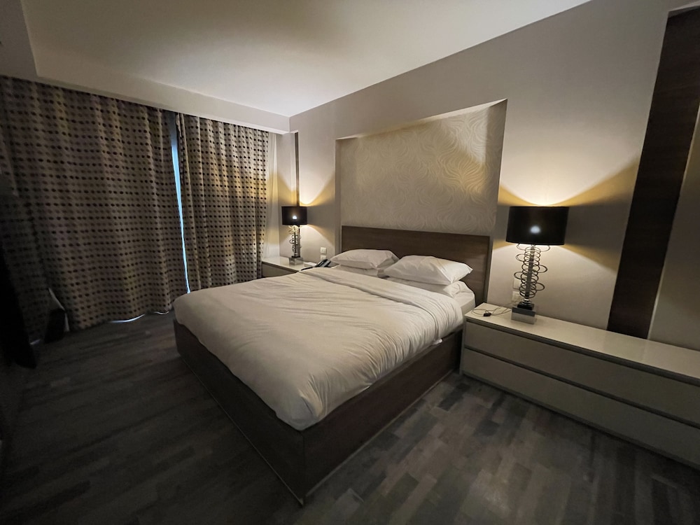 Deluxe King Studio Apartment