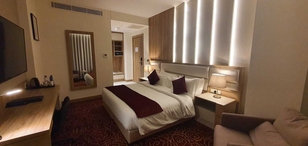 Family Suite, Multiple Beds, City View, photo 6