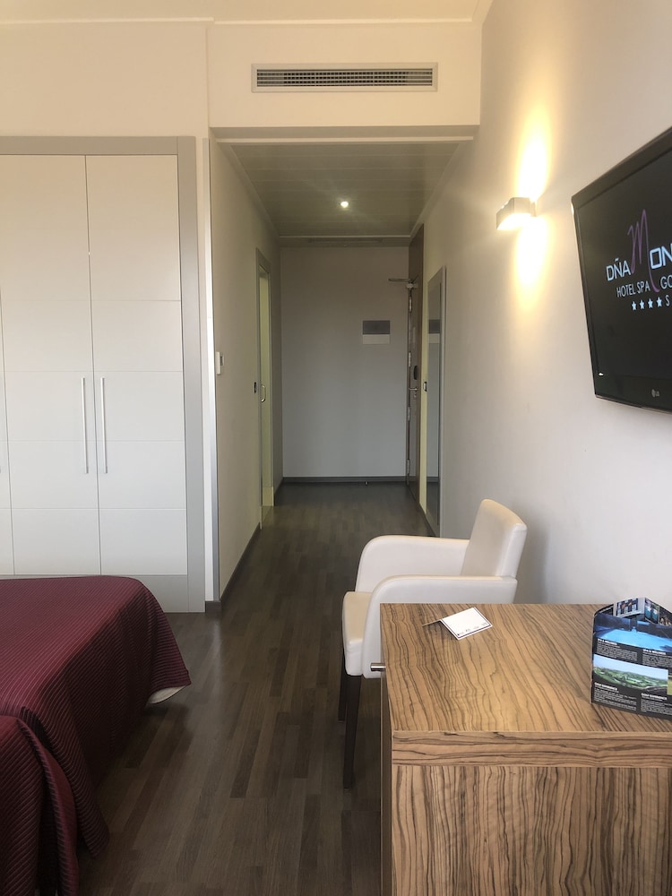 Standard Double or Twin Room - Photo 2
