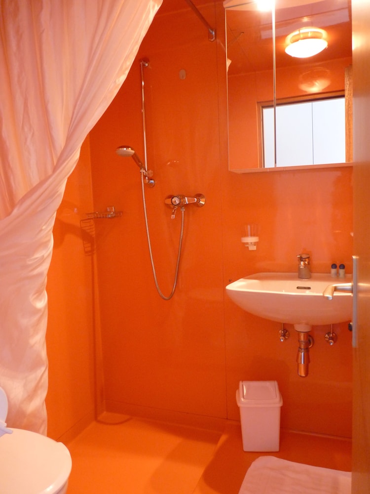 Basic Room photo 2