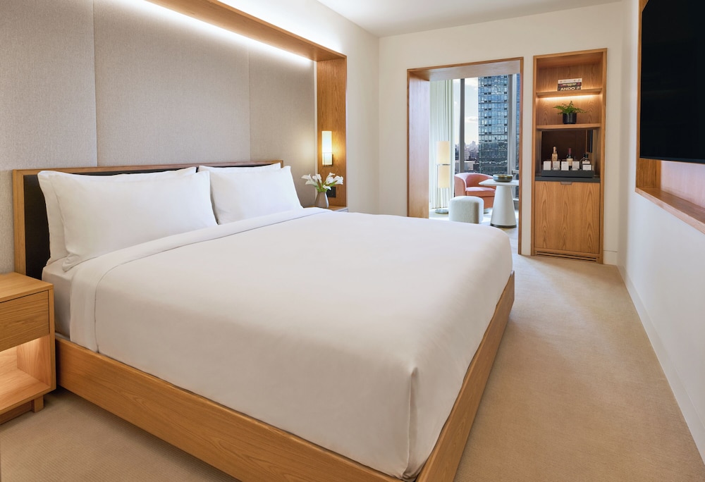 Room, Multiple Beds (Skyline)