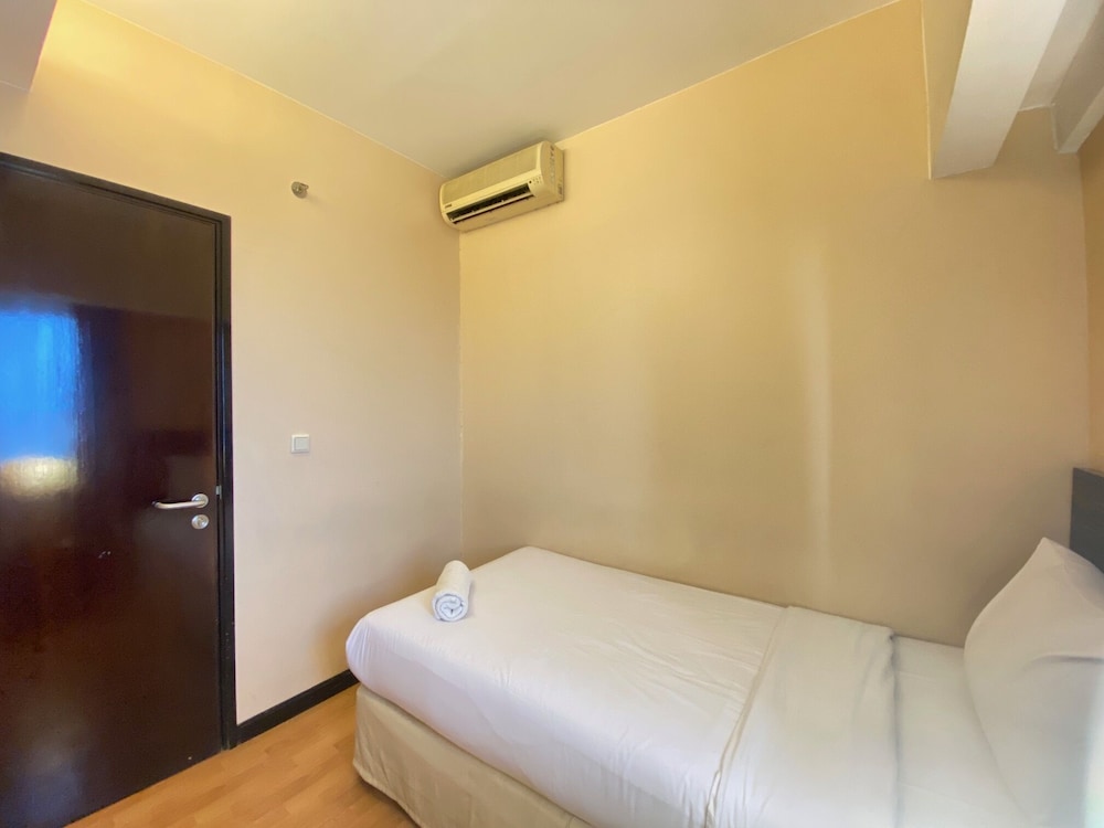 Room - Photo 12