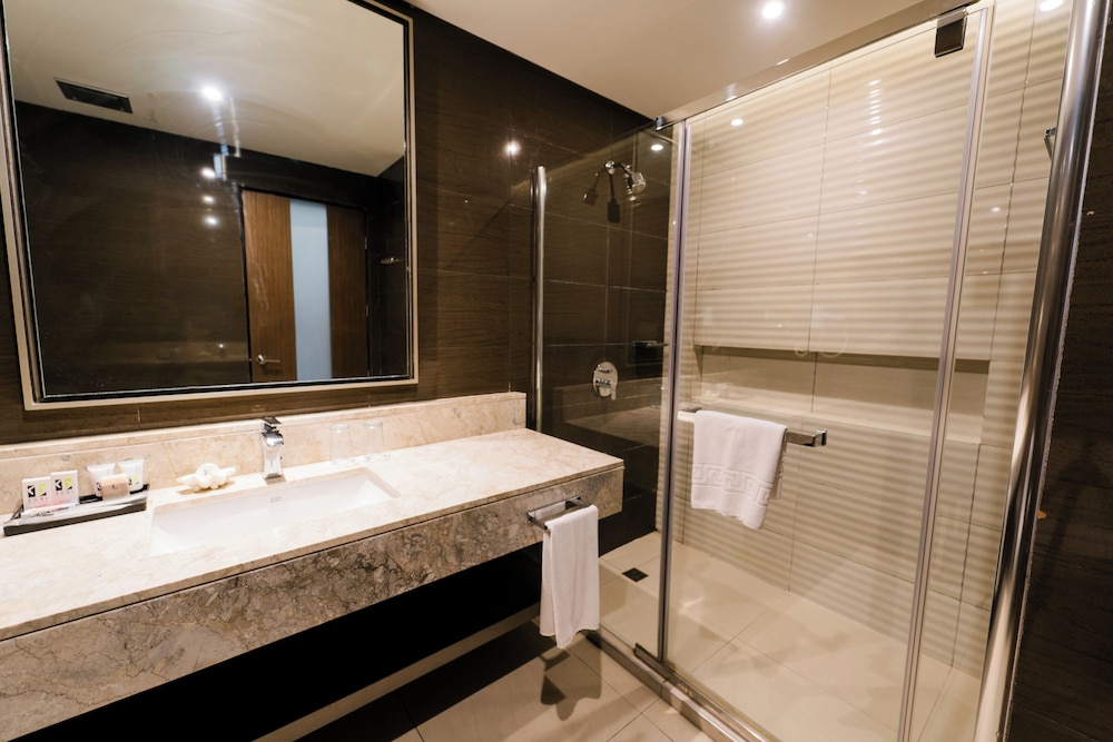 Premium Twin Room - Photo 3