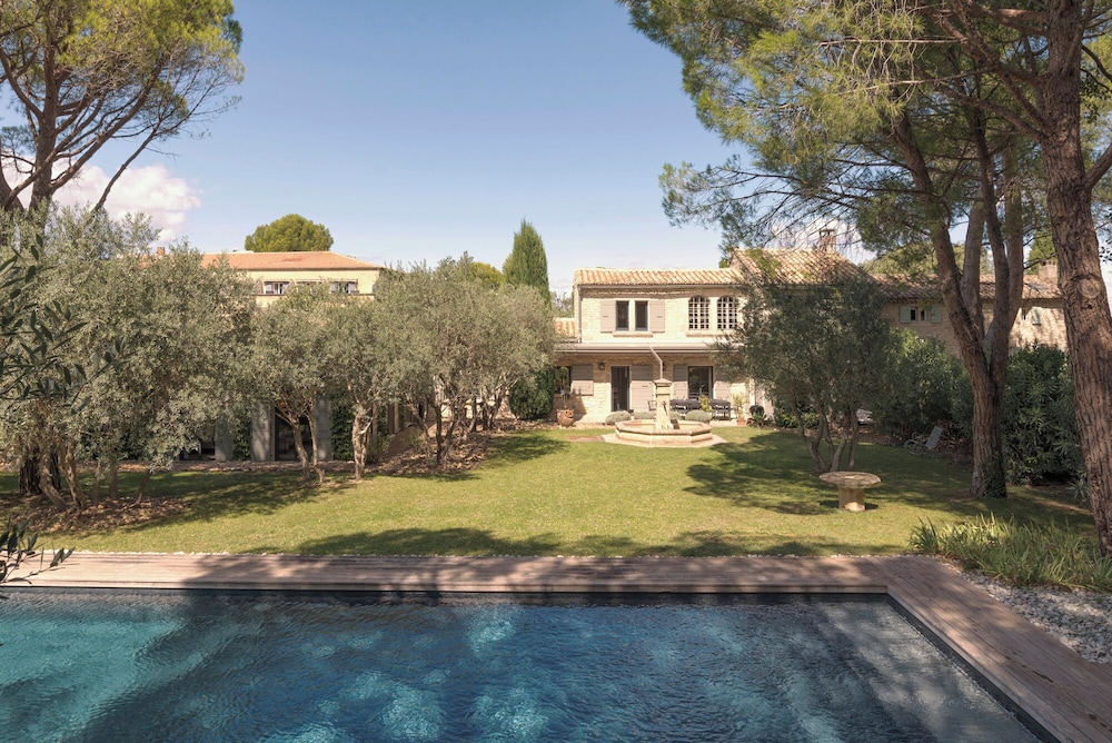 Mas Sarah, 5 chambres piscine chauffée et jardin