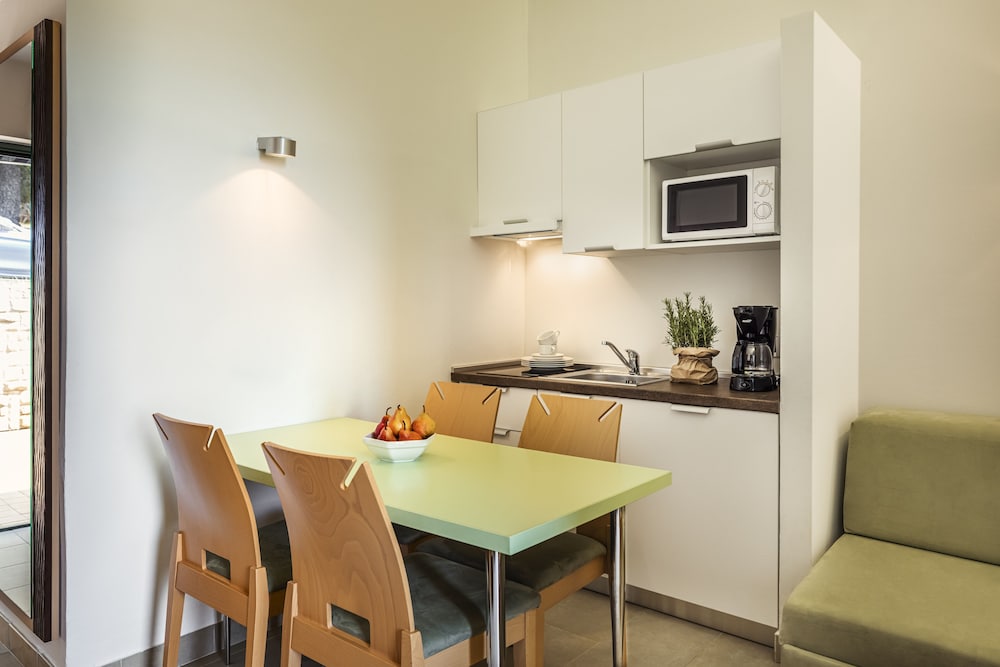 Apartment, 2 Bedrooms - Photo 2