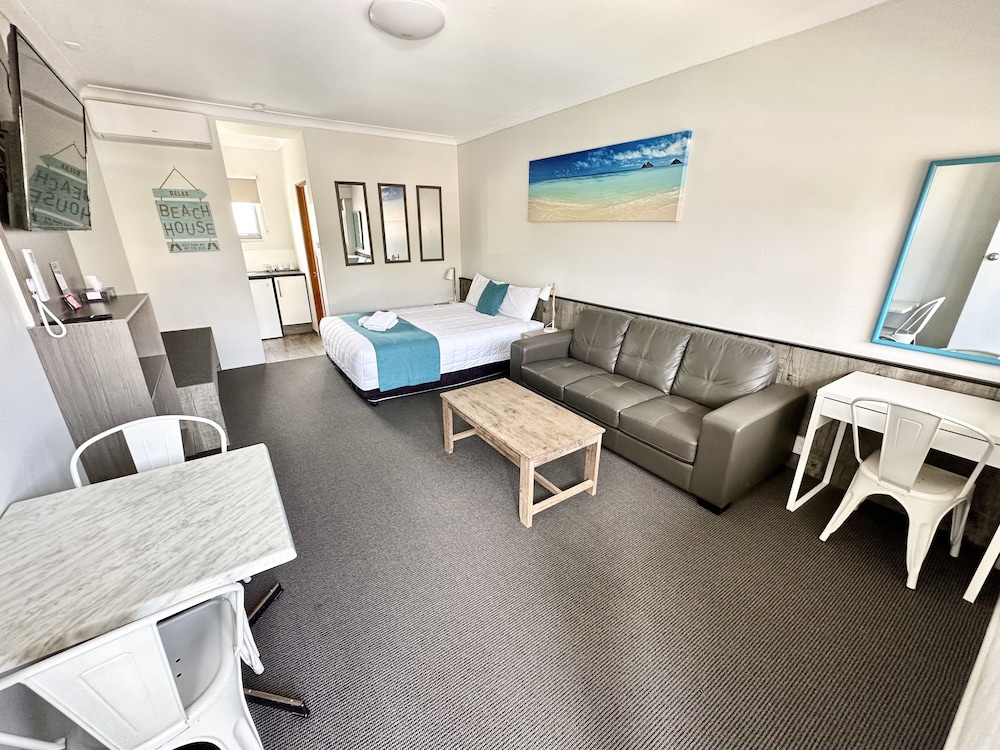 Standard Room, Non Smoking, Kitchenette (Standard Queen)