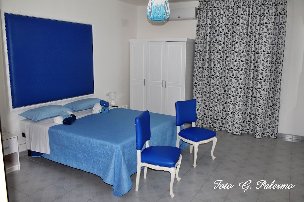 House, 4 Bedrooms, Non Smoking, Beachfront photo 1