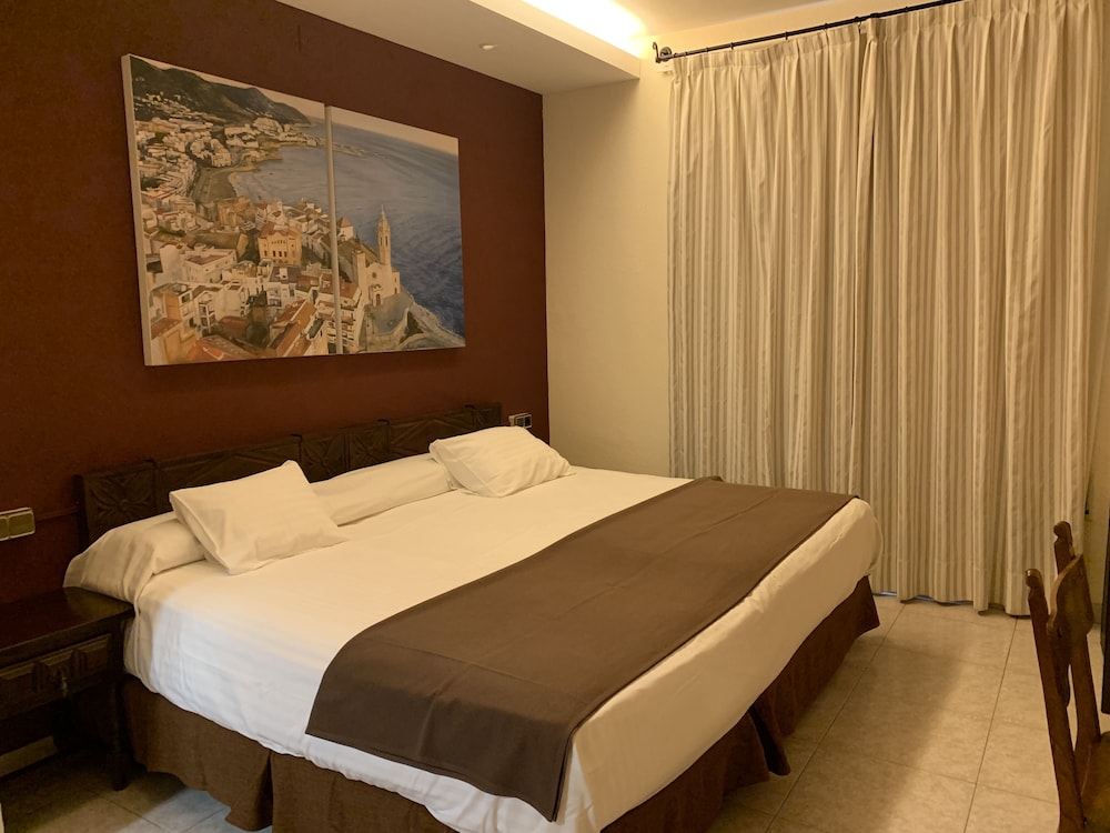 Double or Twin Room - Photo 3