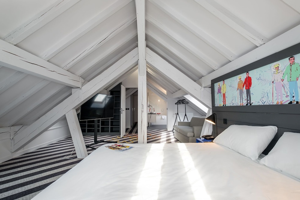 Suite - Photo 3