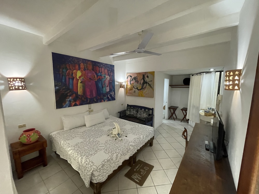 Superior Room, 1 King Bed photo 1