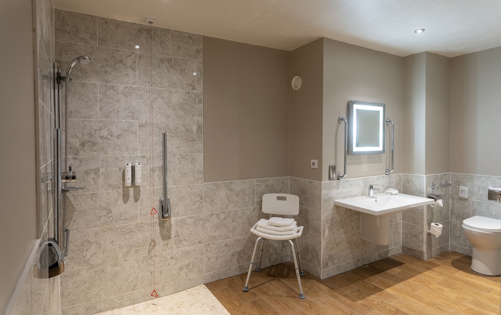 Room, Accessible photo 3