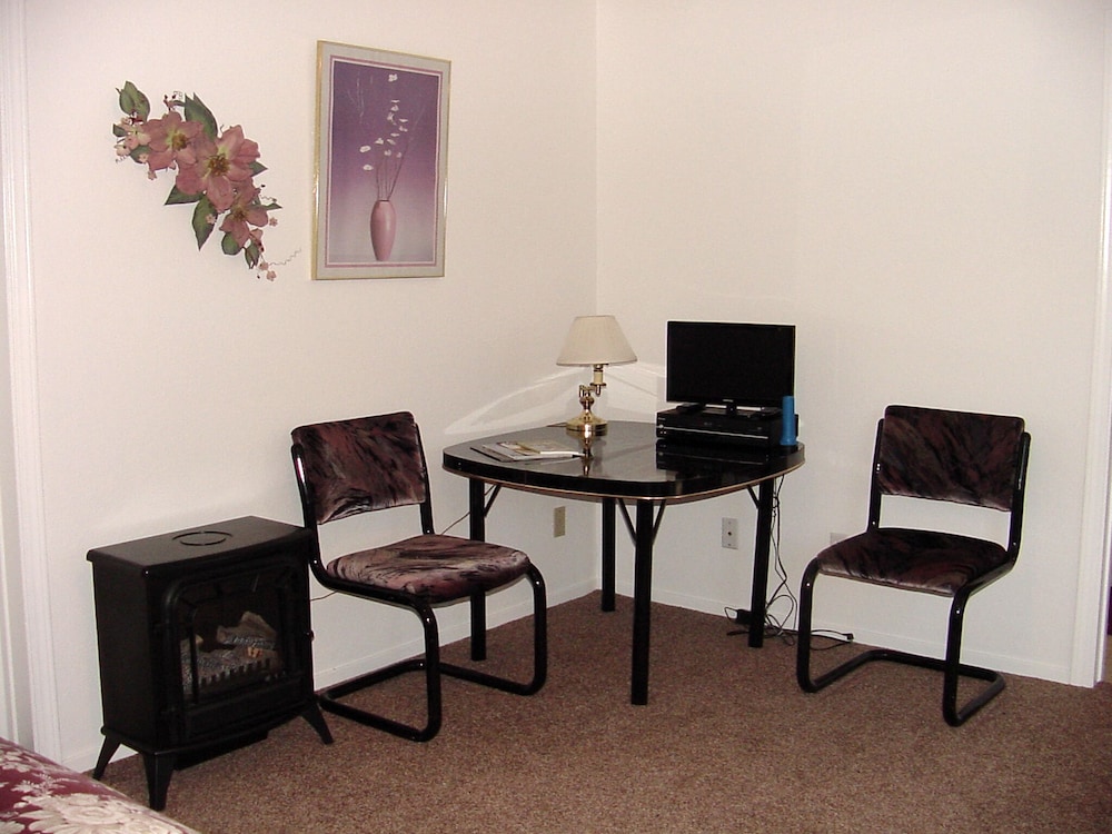 Standard Quadruple Room, Ensuite (Red Delicious) photo 3