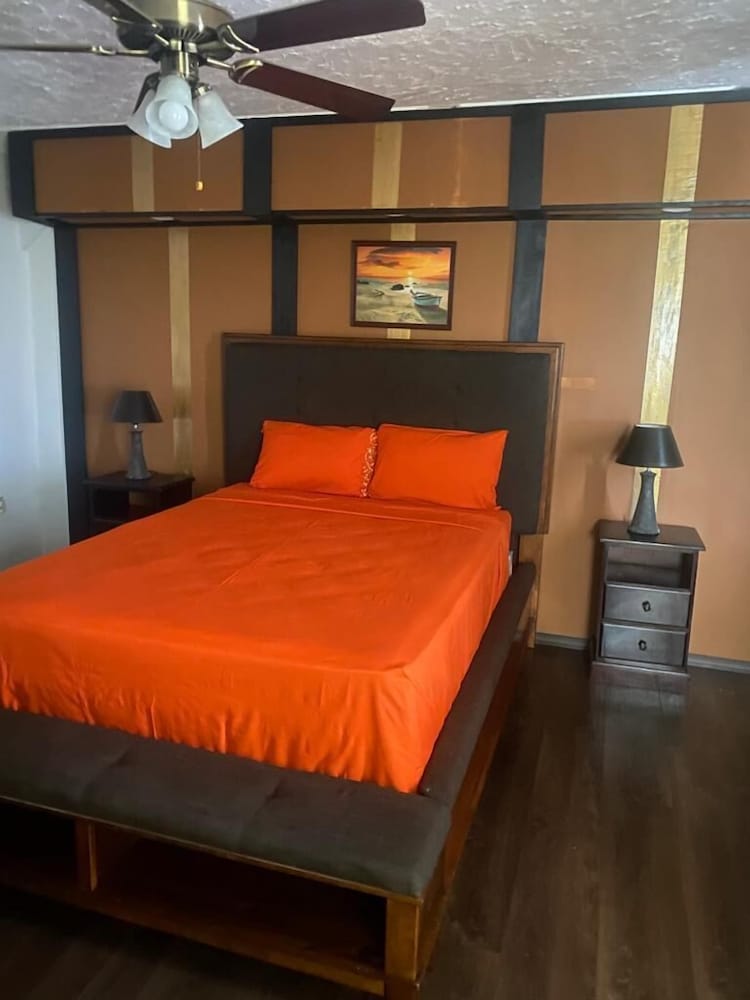 Junior Suite, 1 Queen Bed, City View