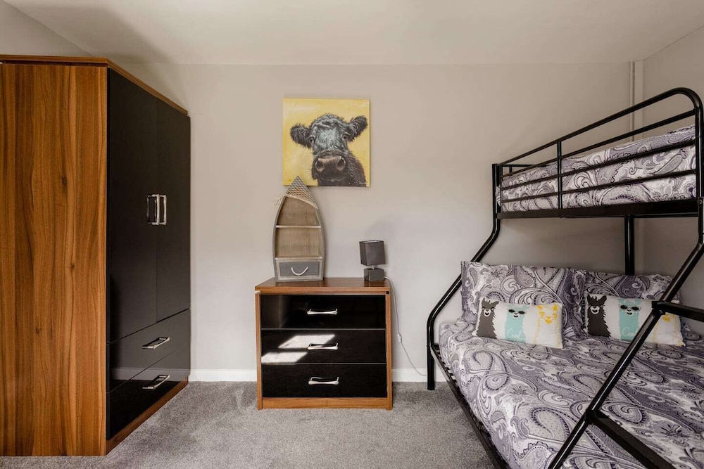 Four Bedroom House photo 3