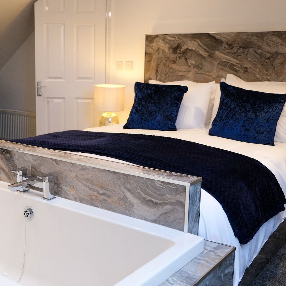 Luxury Cottage, Ensuite, Courtyard View photo 3