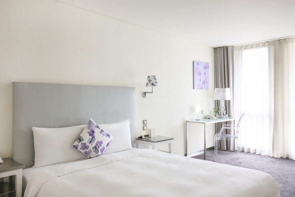 Available room