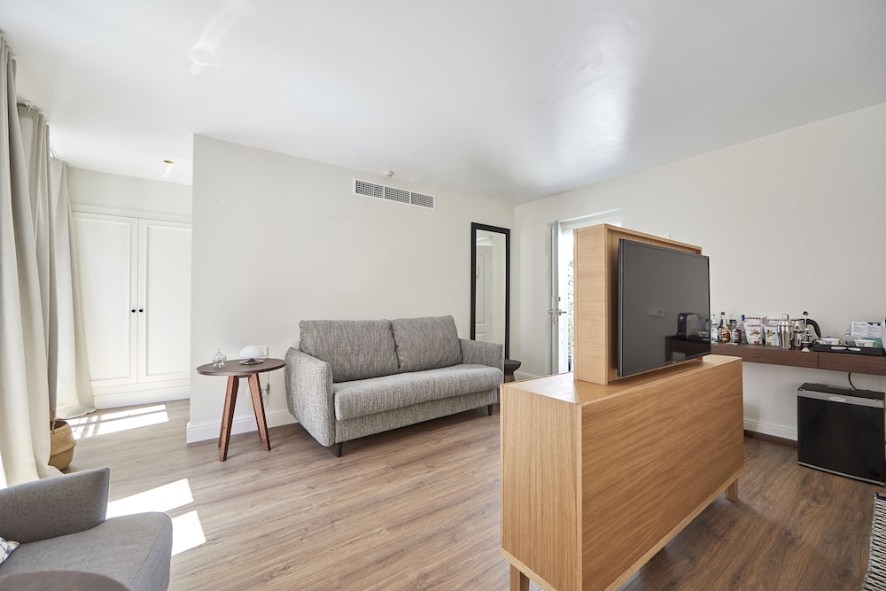 Junior Suite (3 adults) - Photo 8