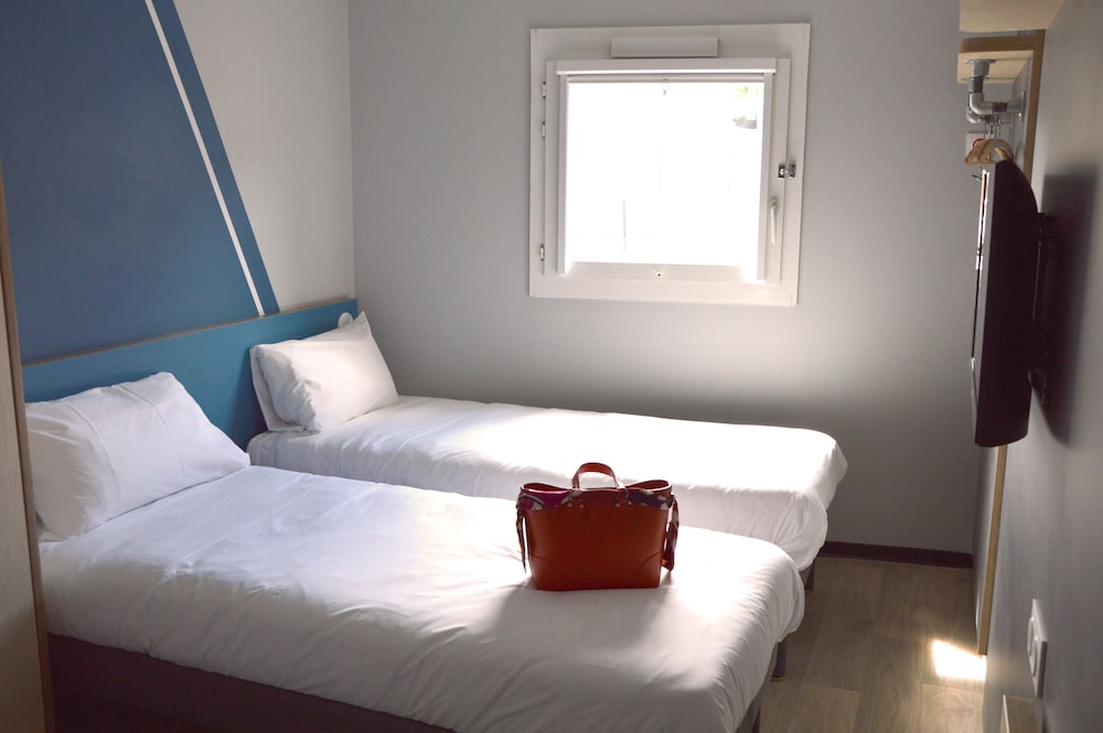 Room, 2 Twin Beds - Photo 6