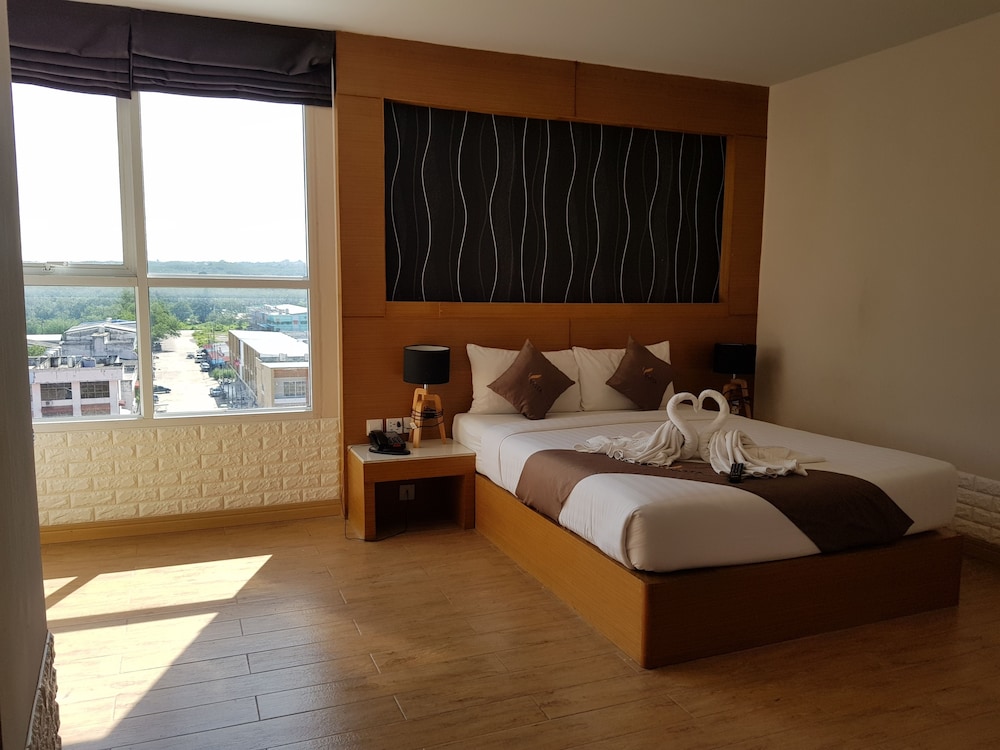 Family Suite, 2 Bedrooms, Smoking, Jetted Tub