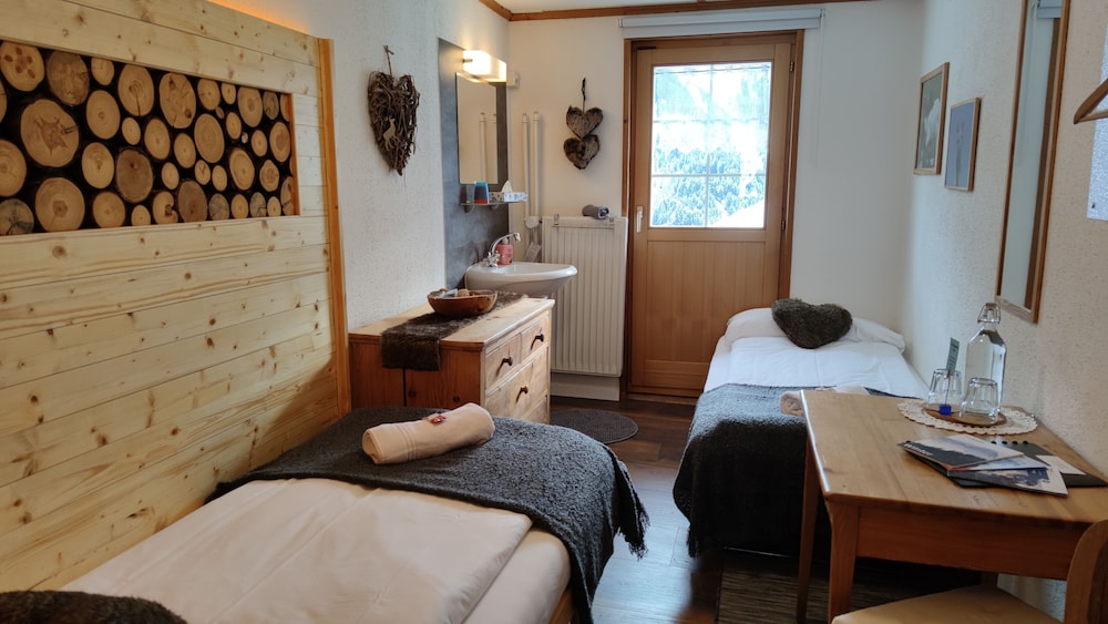 Single Room, Shared Bathroom photo 2